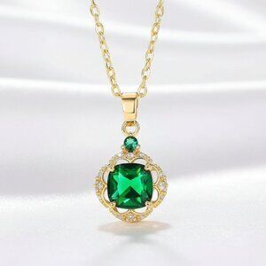 2 Carat Simulated Emerald CZ Gold Tone Pendant Necklace NWOT